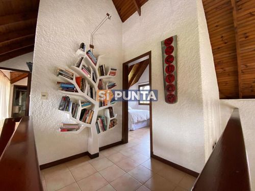 Imagen 20 de 30 de Espectacular Casa En Lugano 5 Dormitorios 4 Baños