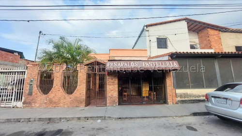  Arnaldo  López Vende  Casa Con 1 Local En El Centro, Barquisimeto  Lara, Venezuela. 6 Dormitorios  2 Baños  360 M² 