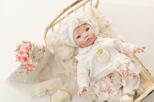 Imagem 2 de 9 de Bebê Reborn Barata Promoção Mamadeira Chupeta - 17 Itens