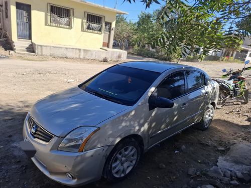 Nissan Sentra 2.0 Custom Cvt