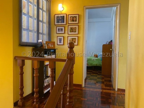 Townhouse En Venta Remodelado Urbanización Santa María Los Teques