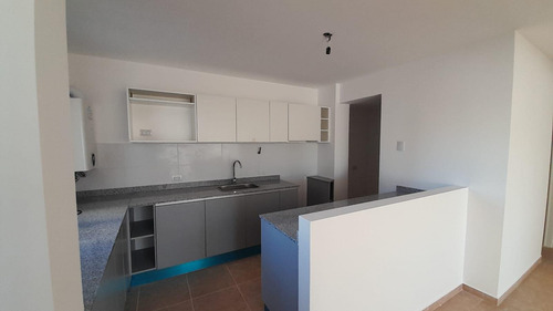 Venta Departamento 2 Dormitorios En Jujuy Al 300. Nqn Capital.