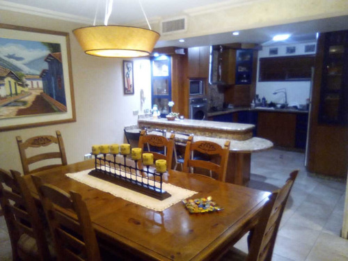 Imagen 2 de 19 de Lindo Townhouse En Alquiler Urb.maneiro Solo 4 Townhouses