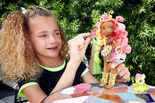 Mattel Cave Club Fernessa Doll (8-10 Pulgadas, Cabello Rosad