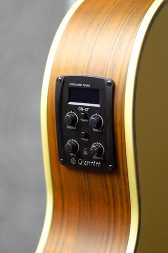Kit Violão Giannini Gnf-3 Flat Nylon Eletroacústico Tampo Spruce Laminado Acabamento Fosco Laterais E Fundo Walnut Afinador Saída P10 Elétrico Braço Em Okoume Com Tensor Dupla Ação Palheta Groover