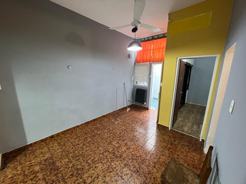 En Venta Casa Al Fondo A 3 Cuadras De La Estacion De Lourdes, Entrada Por Pasillo Al Fondo, Cocina/comedor, 3 Dormitorios, Baño Completo Y Terraza F: 9141