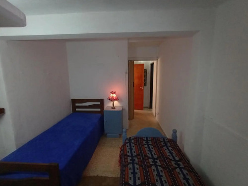 Casa Con Patio Y Cochera En Zona Tranquila - 3 Amb. 105 M² Totales Oportunidad Única
