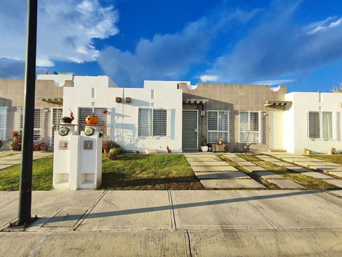 Casa De 1 Solo Nivel En Renta En Viñedos Queretaro