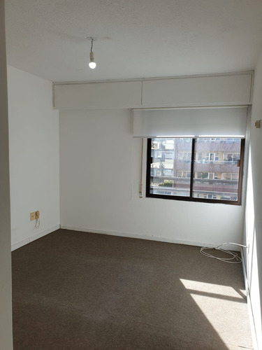 Apartamento En Octavo Piso , Tres Dormitorios Dos Baños.
