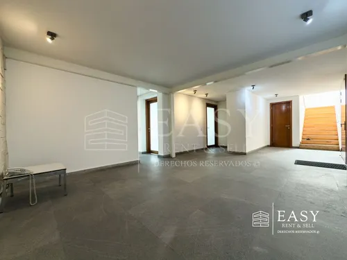 Casa De Lujo En Lomas Con Uso Mixto Y Jardín