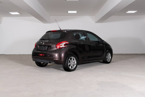 Imagen 5 de 15 de Peugeot 2014 208 1.5 5p Allure
