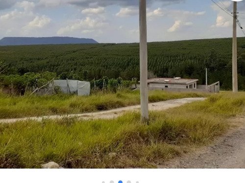Vende-se - Terreno Alpes Da Castelo Totalmente Plano