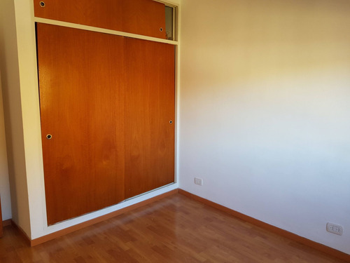 Departamento 2 Amb Al Frente Con Balcon