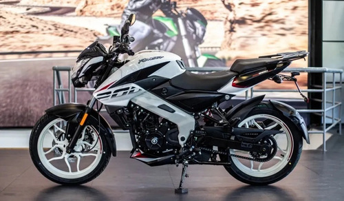 Imagen 16 de 25 de Patentada Rouser 125 $677.000 - 160 $924000 - 200 $1.119.000