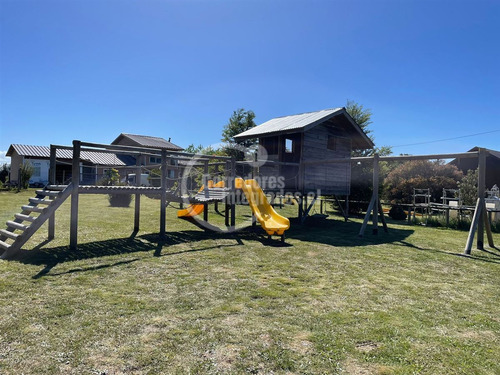 Casa En Venta De 5 Dorm. En Puerto Varas