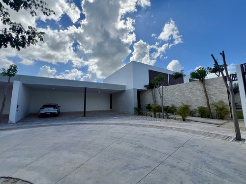 Casa En Venta En Merida, Privada El Origen, Mod 659 Con Alberca