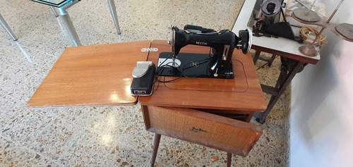 Maquina De Coser Necchi (Usado)