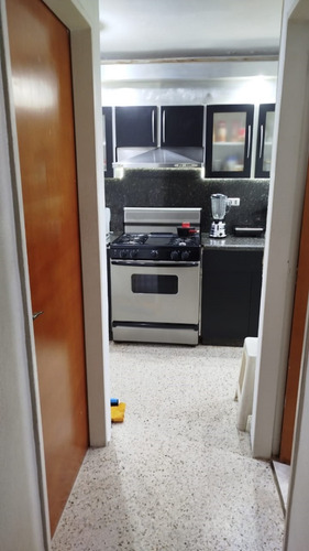 Se Vende Cómodo Apartamento, Ubicado En San Antonio De Los Altos. Residencia Los Altos.nc