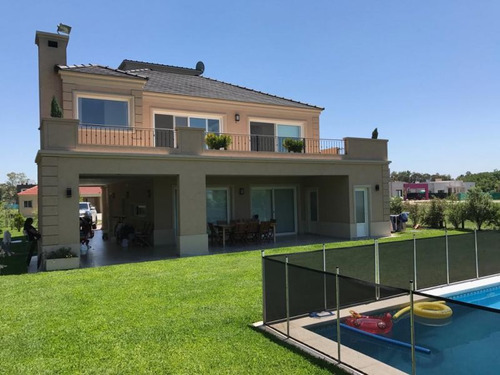 Imponente Casa En Santa Juana