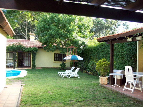 Chalet A Pocas Cuadras Del Mar En Venta- Ref: 540
