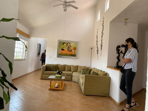 Imagen 6 de 14 de Venta De Casa Con Alberca, Amplio Jardín Y Vista Panorámica En Burgos