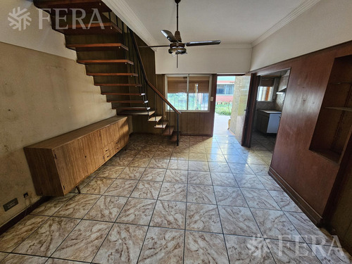 Venta De Casa De 4 Ambientes Con Cochera Y Quincho En Piñeyro