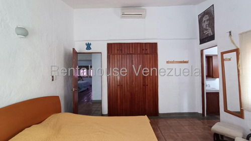 Hermosa Casa Con Excelentes Acabados, Ubicada En Una De Las Mejores, Zonas Del Trigal Norte, Cocina Equipada, Aires Acondicionados Y De Doble Nivel, Jardín Interno Con Jacuzzi, Balcón En La Habitación
