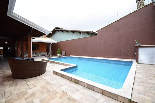 Imagem 24 de 25 de Casa À 100 M Da Praia Com Piscina À Venda Em Peruíbe