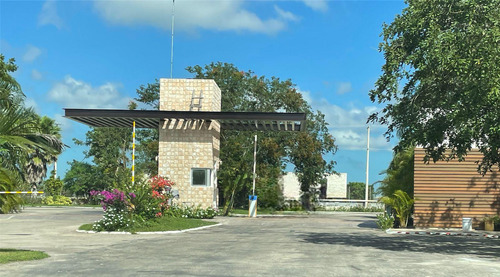 Terreno En  Venta En Fraccionamiento Puerta De Agua En Carretera A Progreso, Yucatán, México