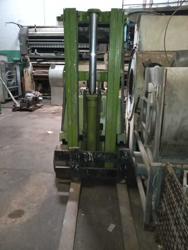 Montacarga Clark 4000 Libras Doble Torre (Usado)