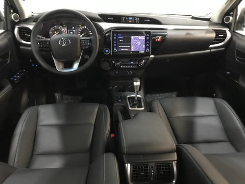Imagen 17 de 22 de Toyota Hilux 2.8 Srx Srv Dx Sr 4x2 4x4 At Mt Amarok V6