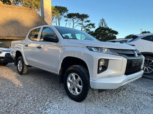 Mitsubishi New L200 Nafta 2.4 4x4