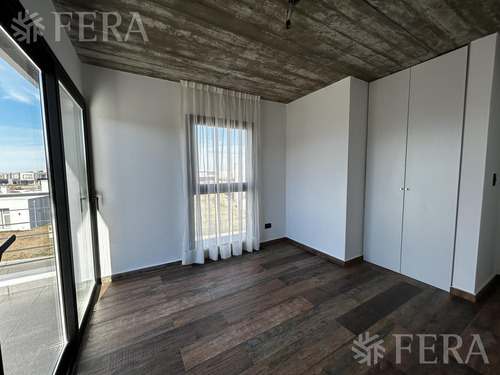 Venta Casa 4 Ambientes Con Cochera Y Piscina En Hudson