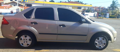 Imagem 4 de 10 de Ford - Fiesta 1.0 Sedan 2006 Unico Dono / Baixissima Km