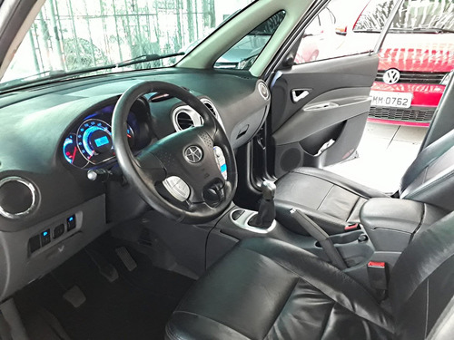 Jac Motors Jac J6 7 Lugares / Jac Temos Livina 7 Lugares