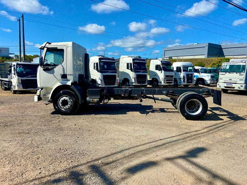 Imagem 12 de 15 de Volvo Vm 330 4x2r 2014