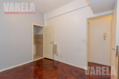 Reservada!!! Av. Córdoba 1350 Piso 4to. Al Frente 3 Ambientes.