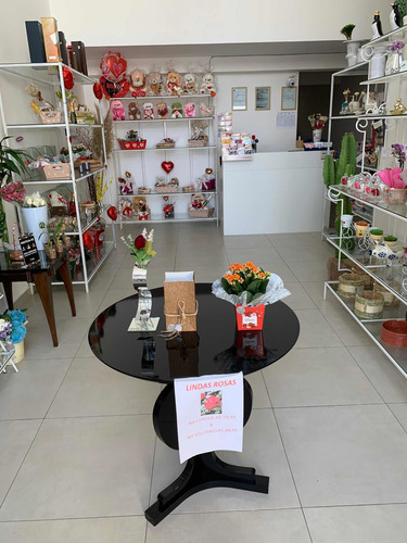Imagem 3 de 5 de Vendo Floricultura Bem Estruturada No Centro Motivo Familiar
