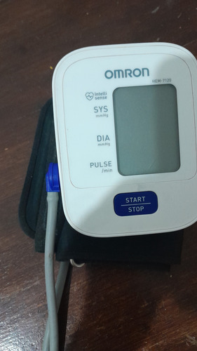 Tensiometro Digital De Brazo Automático Omron Bp7100 Blanco