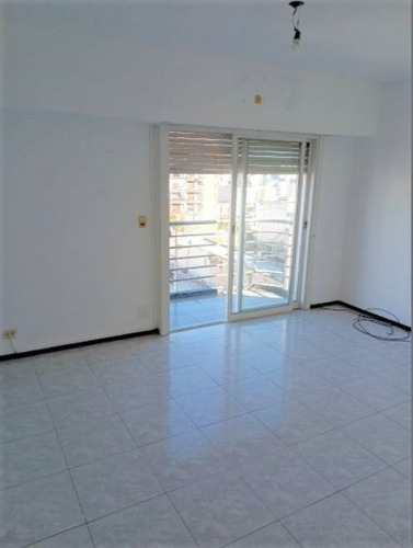 Imagen 2 de 7 de Amplio Depto - 2 Ambientes 50 M2 - Ramos Mejia