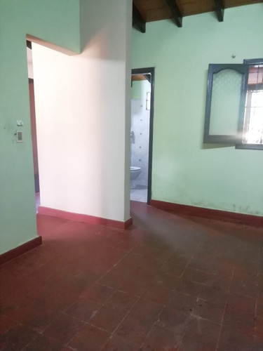 Imagen 7 de 20 de Alquilo Casa En Luque-laurelty Sobre Ruta Principal