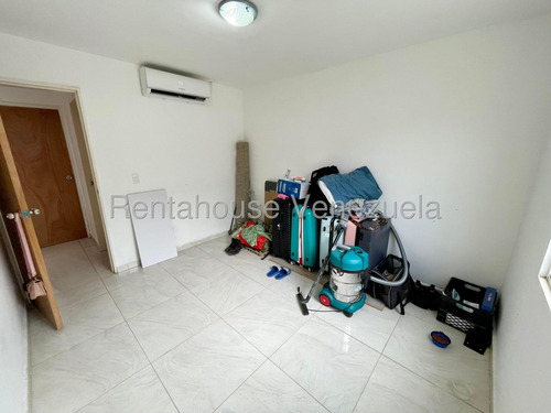 María Valera Vende Hermosa Casa En La Ensenada.