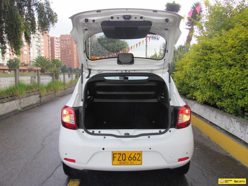 Imagen 11 de 25 de Renault Sandero 1.6 Polar