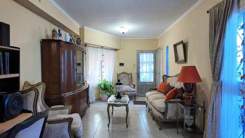 Casa De Tres Dormitorios Y Patio, Barrio Sargento Cabral, Santa Fe