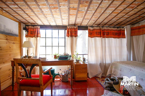 Chacra En Capilla Del Señor. Casa De Campo Y Casa De Huéspedes. Lote 17.745 M2. Pileta Y Bosquecito.