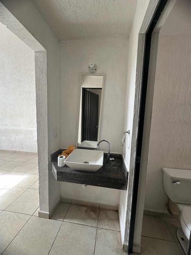 Casa De Una Planta Doble Altura Con Ubicación Privilegiada