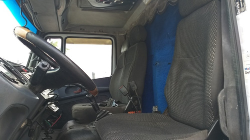 Imagem 8 de 13 de Mercedes Benz Atego 1718