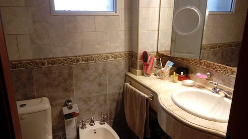 Excelente Casa Al Frente Totalmente Reciclada En Buena Zona