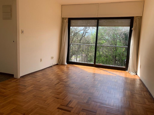 Alquiler Apto Un Dormitorio Orientación Norte, En Punta Gorda A Dos Cuadras Del Mar