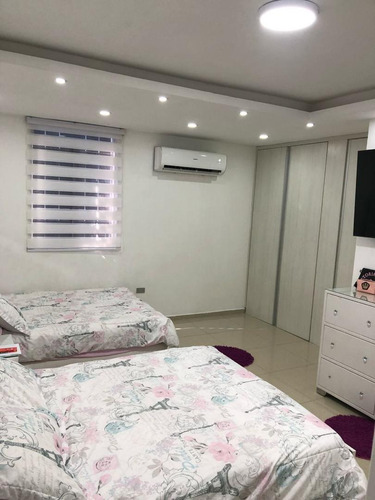 En Venta Towhouse En Urb. La Floresta. Maracay Edo.aragua